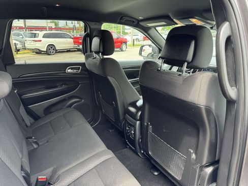 Used 2019 Jeep Grand Cherokee Laredo AWD/4WD image 31
