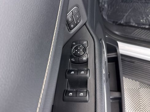 Used 2024 Ford Expedition XLT image 23