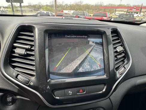 Used 2019 Jeep Cherokee Limited AWD/4WD image 15