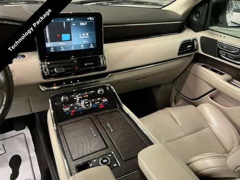 Used 2018 Lincoln Navigator Select w/ Technology Package image 29