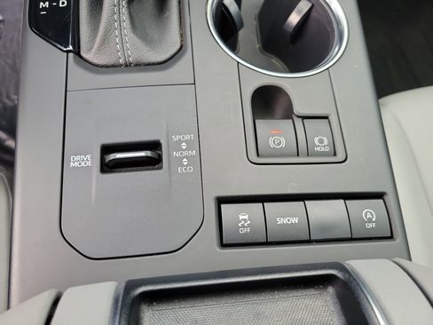 Used 2022 Toyota Highlander XLE FWD image 26