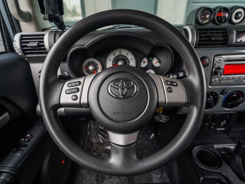 Used 2014 Toyota FJ Cruiser 4WD w/ Convenience Package image 14