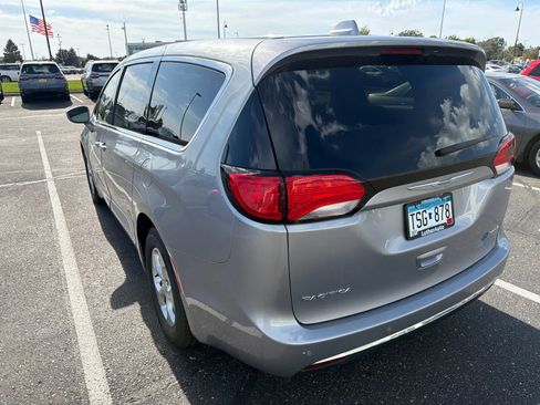 Used 2018 Chrysler Pacifica Touring Plus FWD image 20