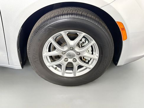 Used 2024 Chrysler Voyager LX image 30