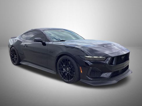 Used 2025 Ford Mustang GT Premium RWD image 2