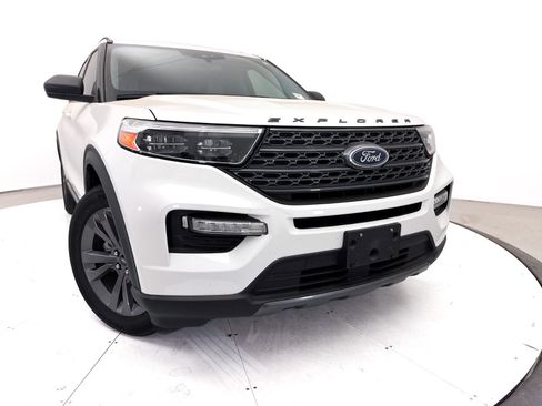 Used 2021 Ford Explorer XLT w/ Equipment Group 202A RWD image 6