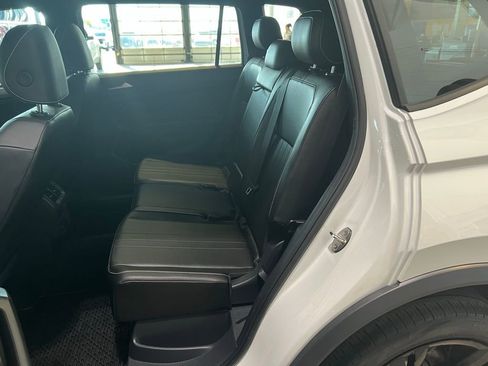 Used 2023 Volkswagen Tiguan SE R-Line image 18