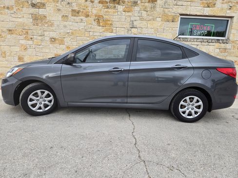 Used 2013 Hyundai Accent GLS image 1