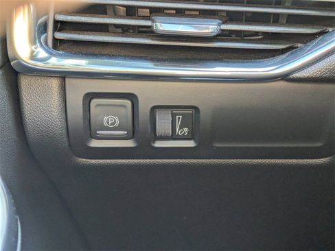 Used 2020 Cadillac XT4 Premium Luxury image 29