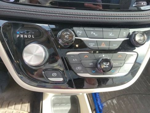 Used 2017 Chrysler Pacifica Limited w/ Advanced Safetytec Group image 15