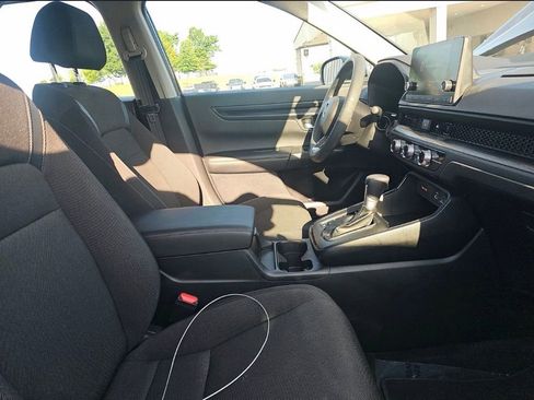 Used 2024 Honda CR-V LX image 8