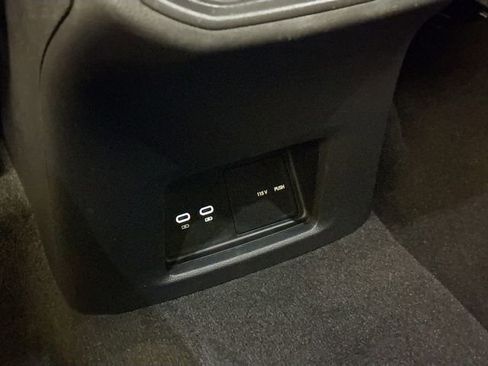 Used 2025 Volkswagen Atlas SEL image 41