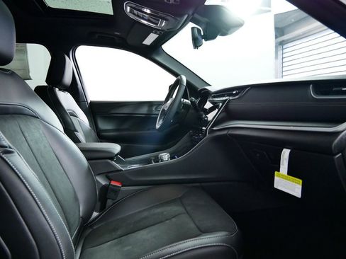 New 2025 Jeep Grand Cherokee L Altitude AWD/4WD image 18