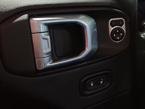 Used 2025 Jeep Gladiator Sport AWD/4WD image 18