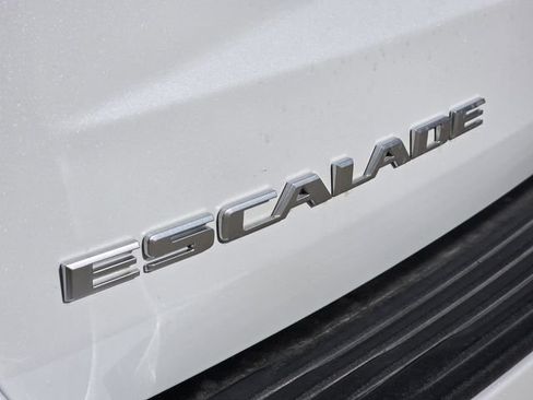 Used 2026 Cadillac Escalade Luxury w/ Touring Package AWD/4WD image 8