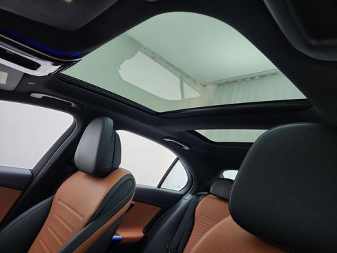 Used 2023 Mercedes-Benz C 300 Sedan image 11