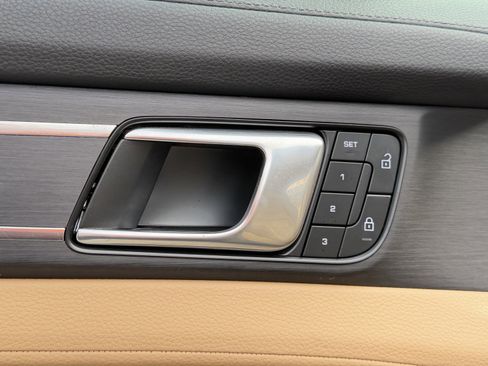 Used 2023 Porsche Panamera 4 Platinum Edition image 33