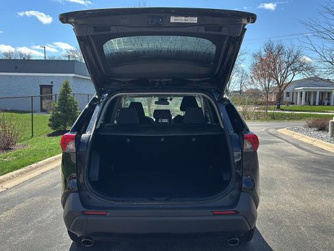 Used 2020 Toyota RAV4 XLE w/ Convenience Package image 6