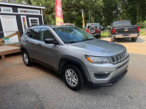 Used 2021 Jeep Compass Sport FWD image 3