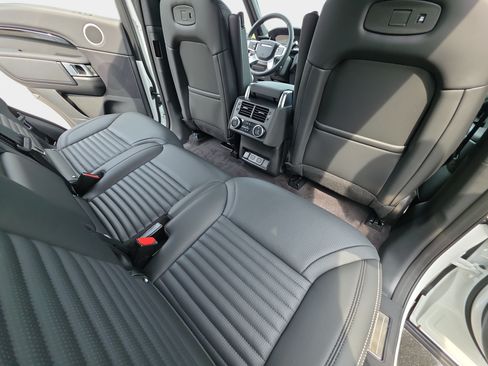 Certified 2025 Land Rover Discovery S AWD/4WD image 11