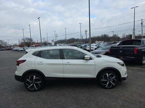 Used 2022 Nissan Rogue Sport SL w/ Premium Package image 4