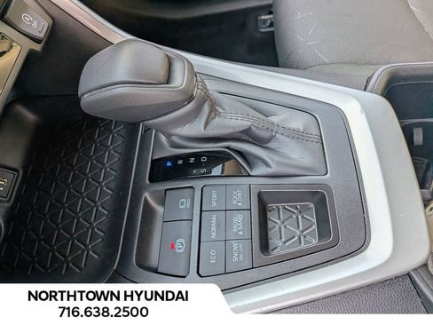 Used 2025 Toyota RAV4 XLE AWD/4WD image 18