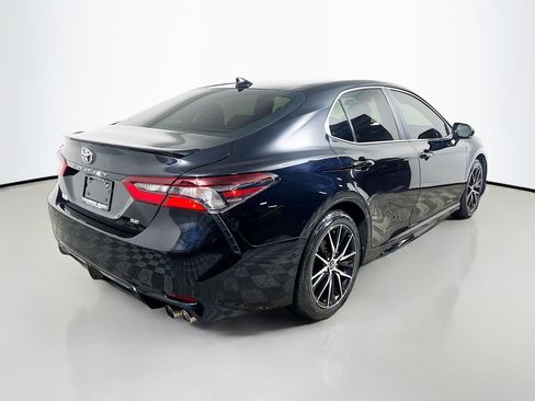 Used 2024 Toyota Camry SE image 4