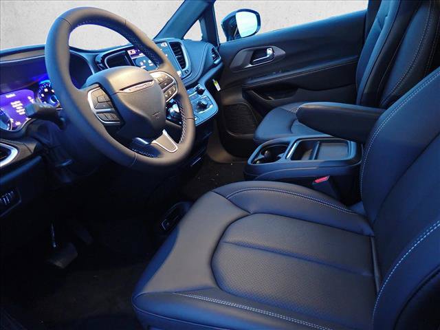 New 2027 Chrysler Pacifica Select AWD/4WD image 12
