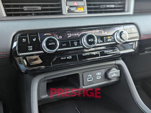 Used 2025 Honda Pilot Black Edition image 26