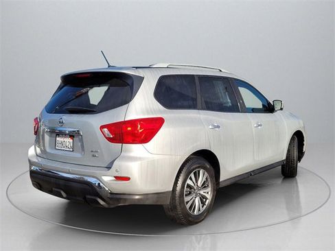 Used 2018 Nissan Pathfinder SL image 8