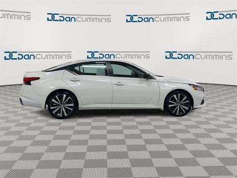 Used 2021 Nissan Altima 2.5 SR w/ SR Premium Package image 9
