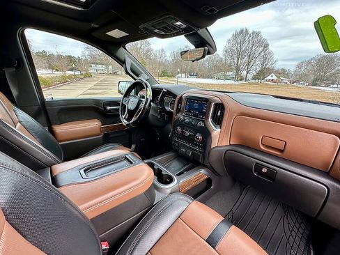 Used 2021 Chevrolet Silverado 1500 High Country w/ Technology Package image 19