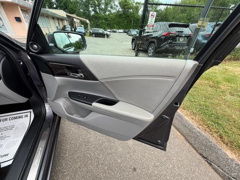 Used 2017 Honda Accord EX-L image 14
