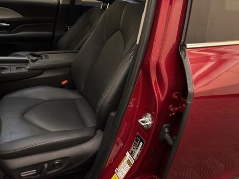 Used 2024 Toyota Grand Highlander Platinum image 12