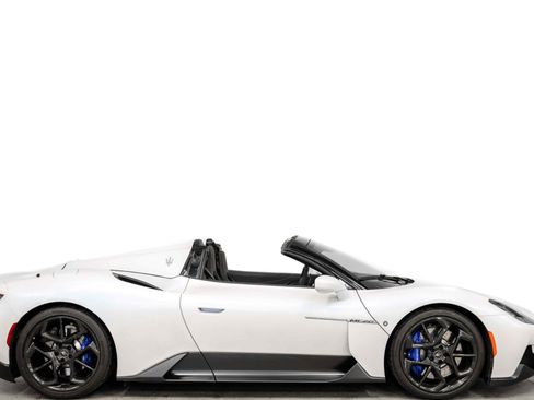 Used 2023 Maserati MC20 Spyder RWD image 2