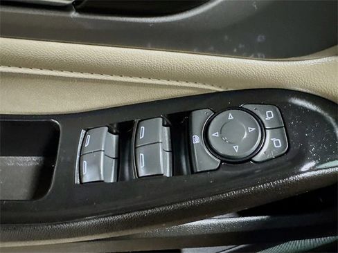 Used 2022 Chevrolet Traverse LS image 11