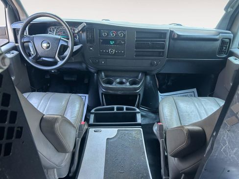 Used 2014 Chevrolet Express 3500 RWD image 10