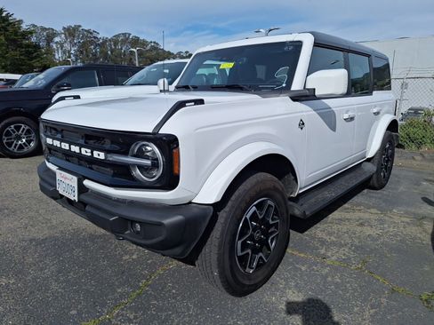 Used 2025 Ford Bronco Outer Banks image 3