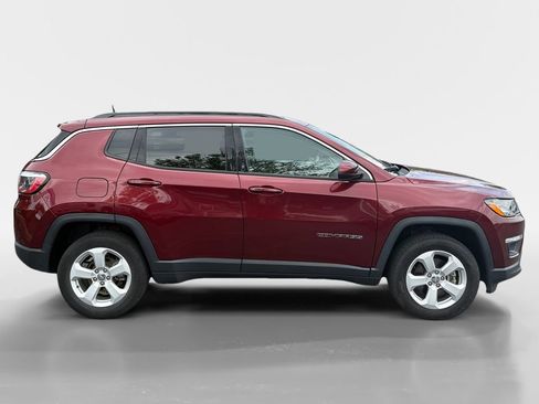 Used 2021 Jeep Compass Latitude w/ Sun and Sound Group AWD/4WD image 3