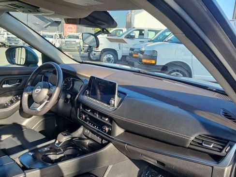 Used 2023 Nissan Rogue SV w/ SV Premium B Package FWD image 29