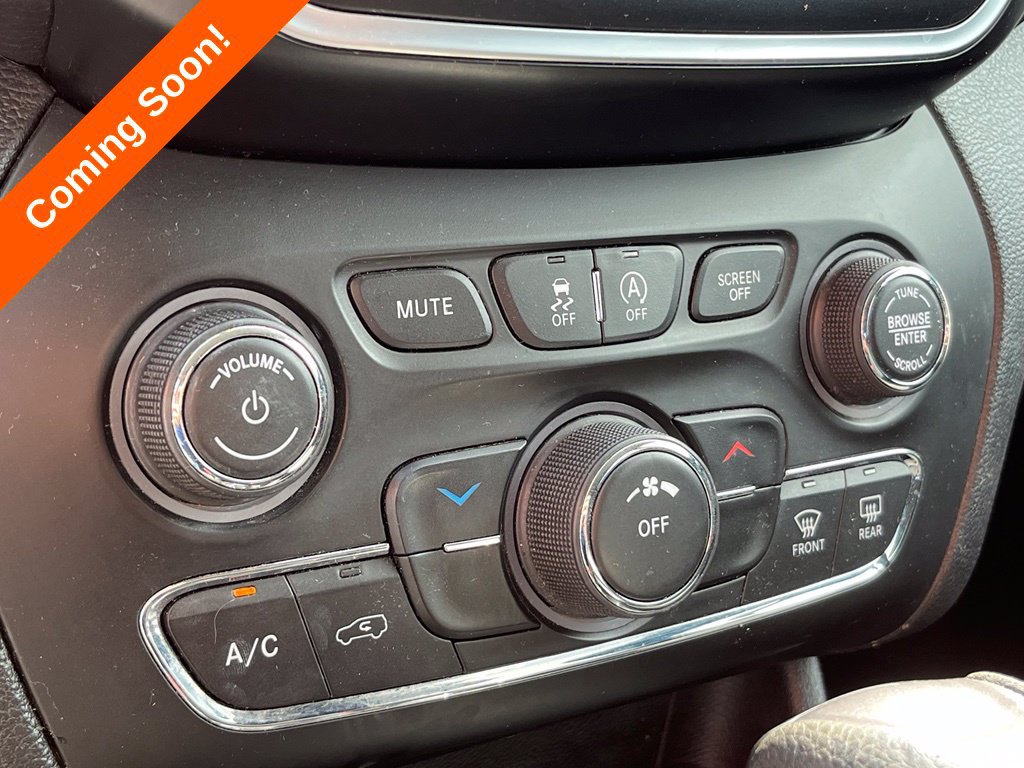 Used 2019 Jeep Cherokee Latitude w/ Popular Appearance Group AWD/4WD image 23
