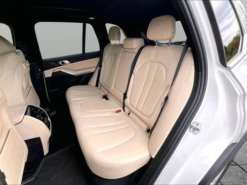 Used 2022 BMW X5 xDrive40i w/ Parking Assistance Package AWD/4WD image 25
