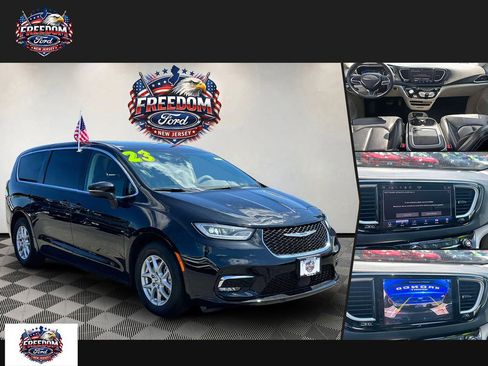 Used 2023 Chrysler Pacifica Touring-L FWD image 1