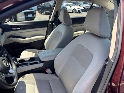 Used 2025 Nissan Altima 2.5 SV FWD image 23