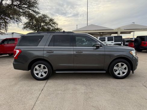 Used 2018 Ford Expedition XLT w/ Equipment Group 202A RWD image 8