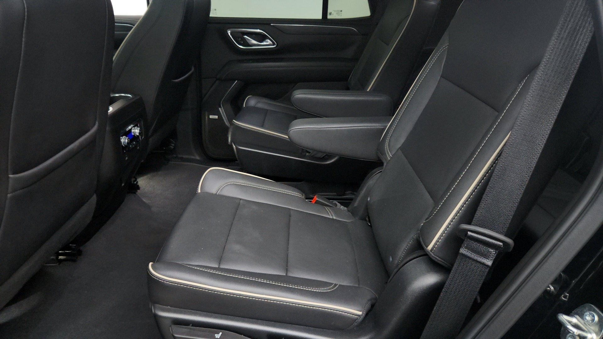 Used 2023 GMC Yukon SLT w/ SLT Premium Package AWD/4WD image 21