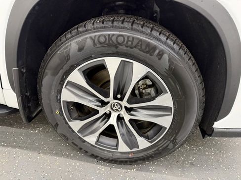 Certified 2023 Toyota Highlander XLE image 21