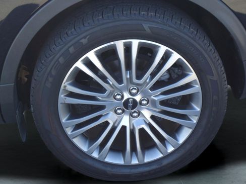 Used 2018 Lincoln MKX Reserve w/ Driver Assistance Package image 9