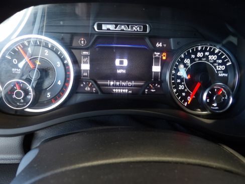 Used 2020 RAM 2500 Laramie AWD/4WD image 11