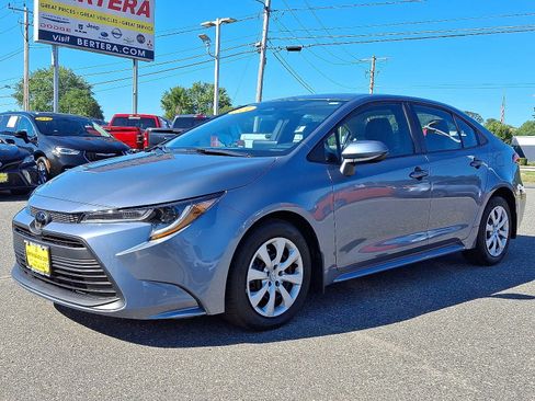 Used 2024 Toyota Corolla LE image 3